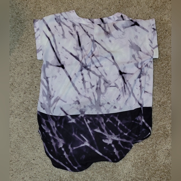 Simply Vera Vera Wang Purple Blouse Size small - Picture 2 of 5